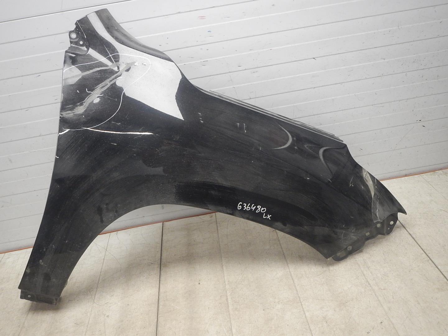 Крыло переднее правое