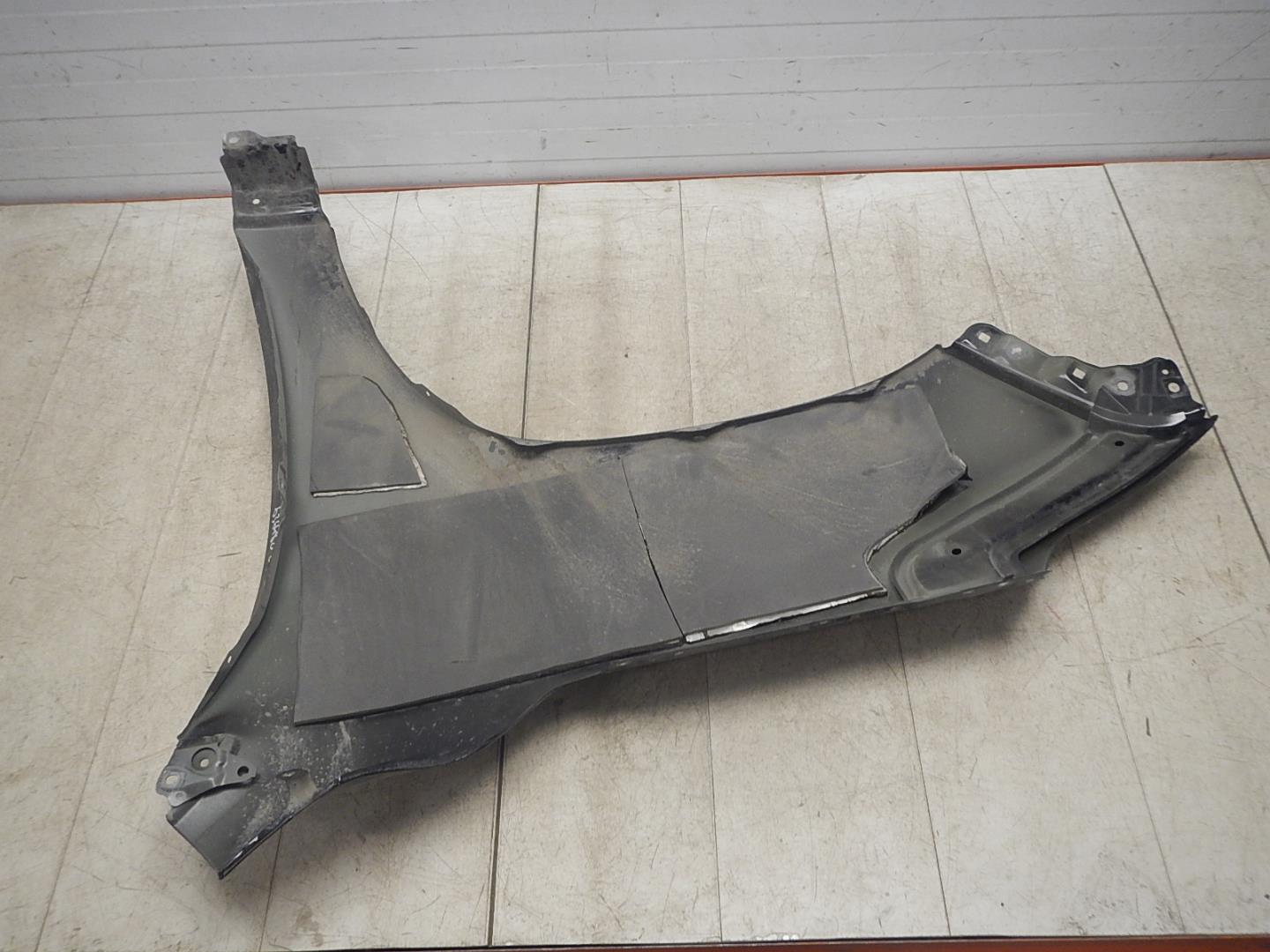 Крыло переднее правое