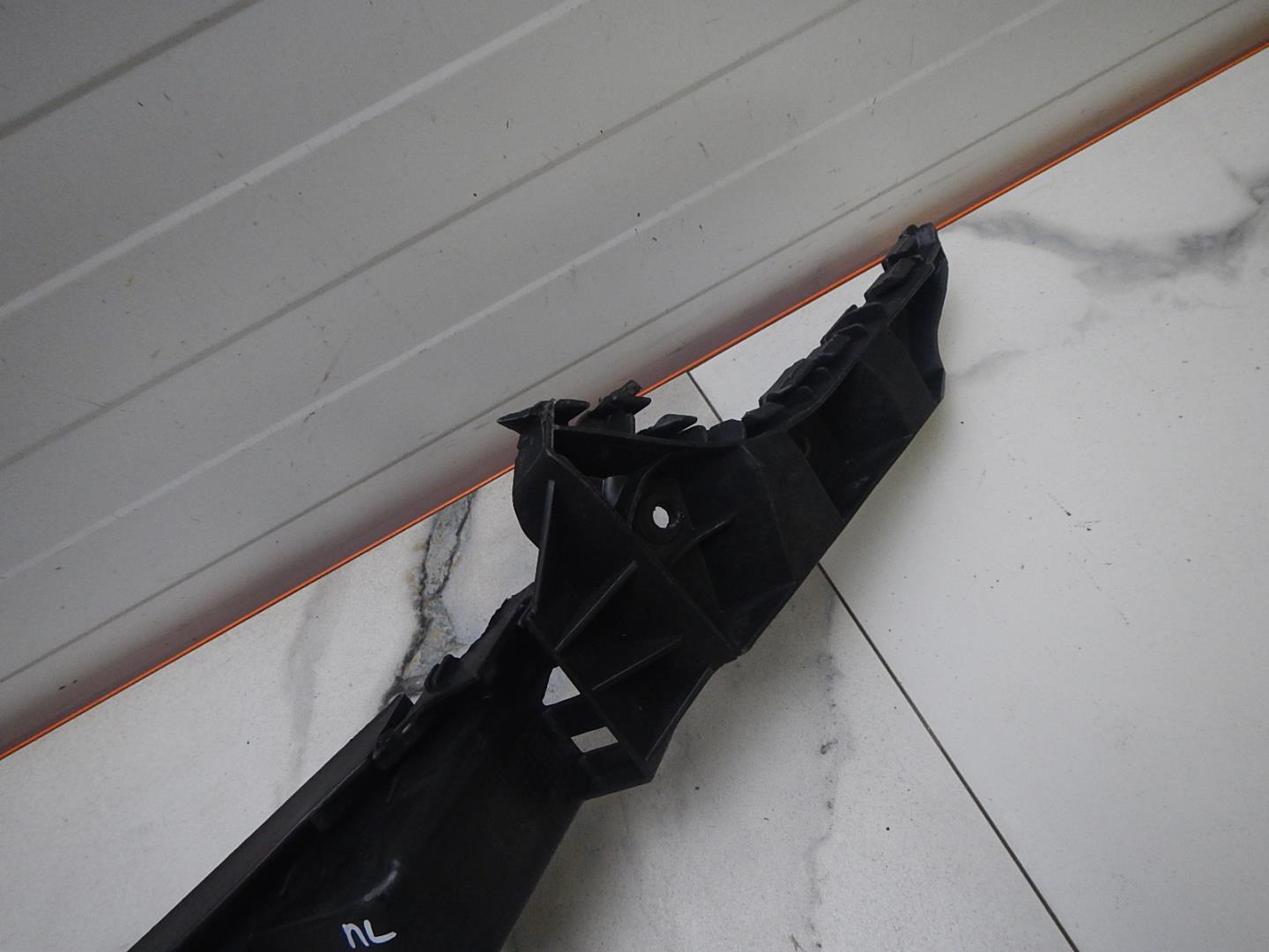 Кронштейн фар левый