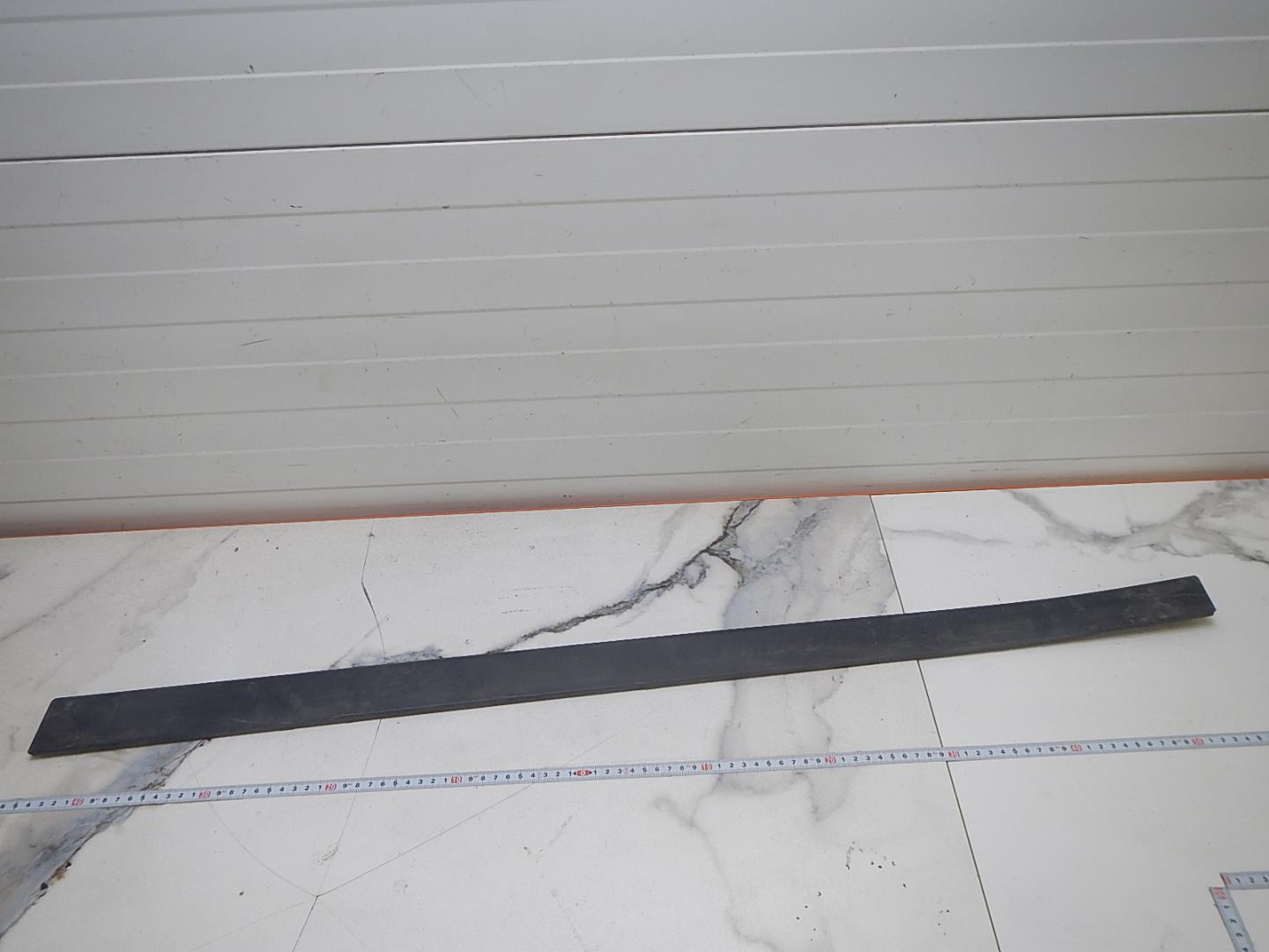 Молдинг передней правой двери