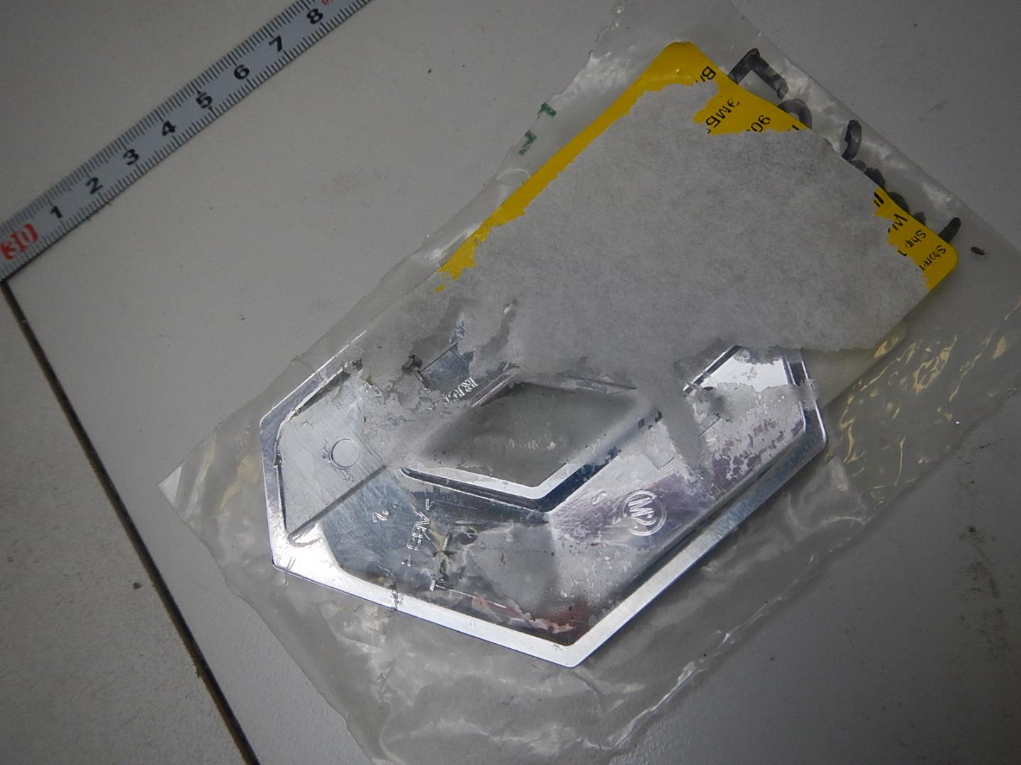 Эмблема на крышку багажника