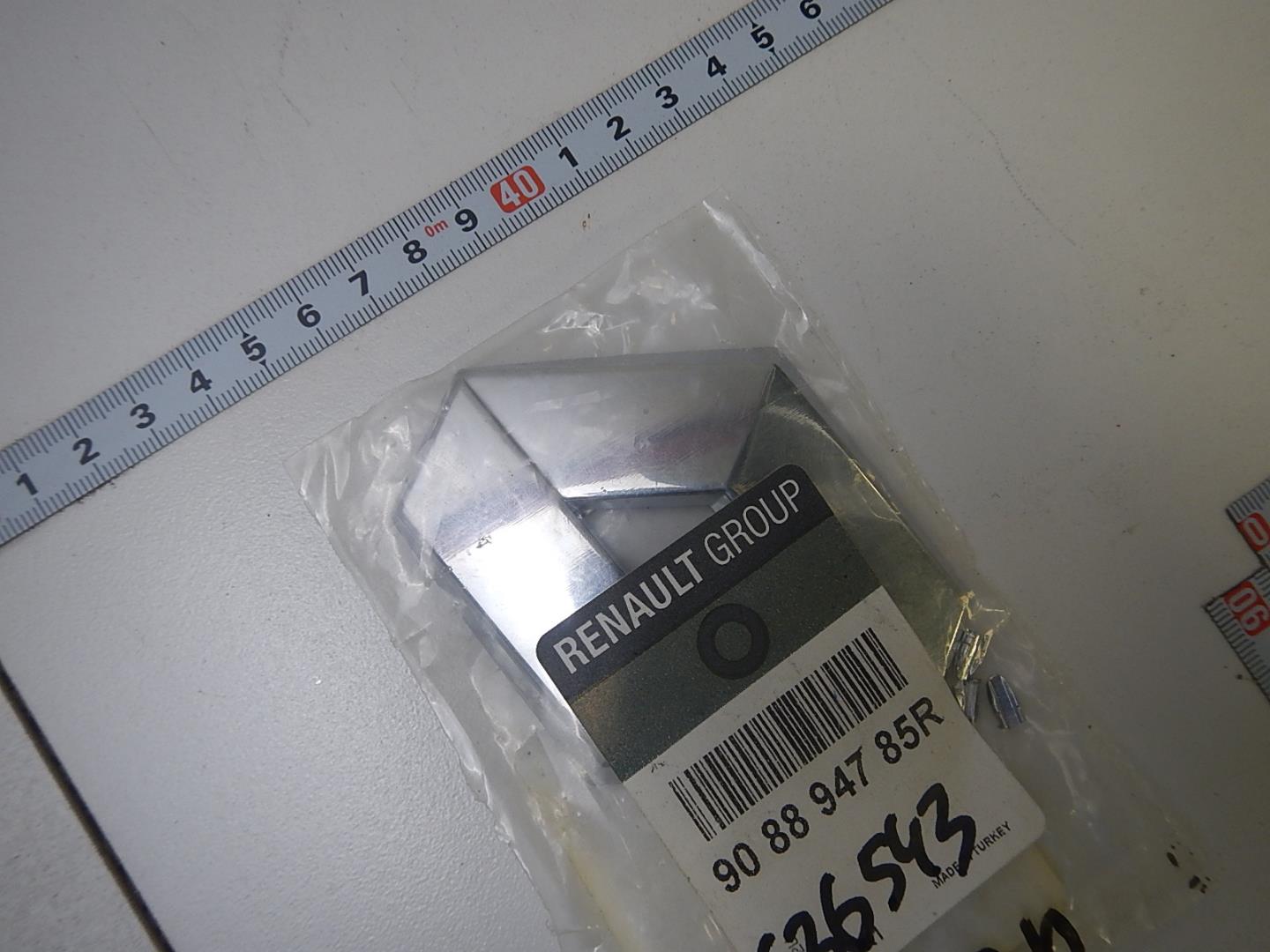 Эмблема на крышку багажника