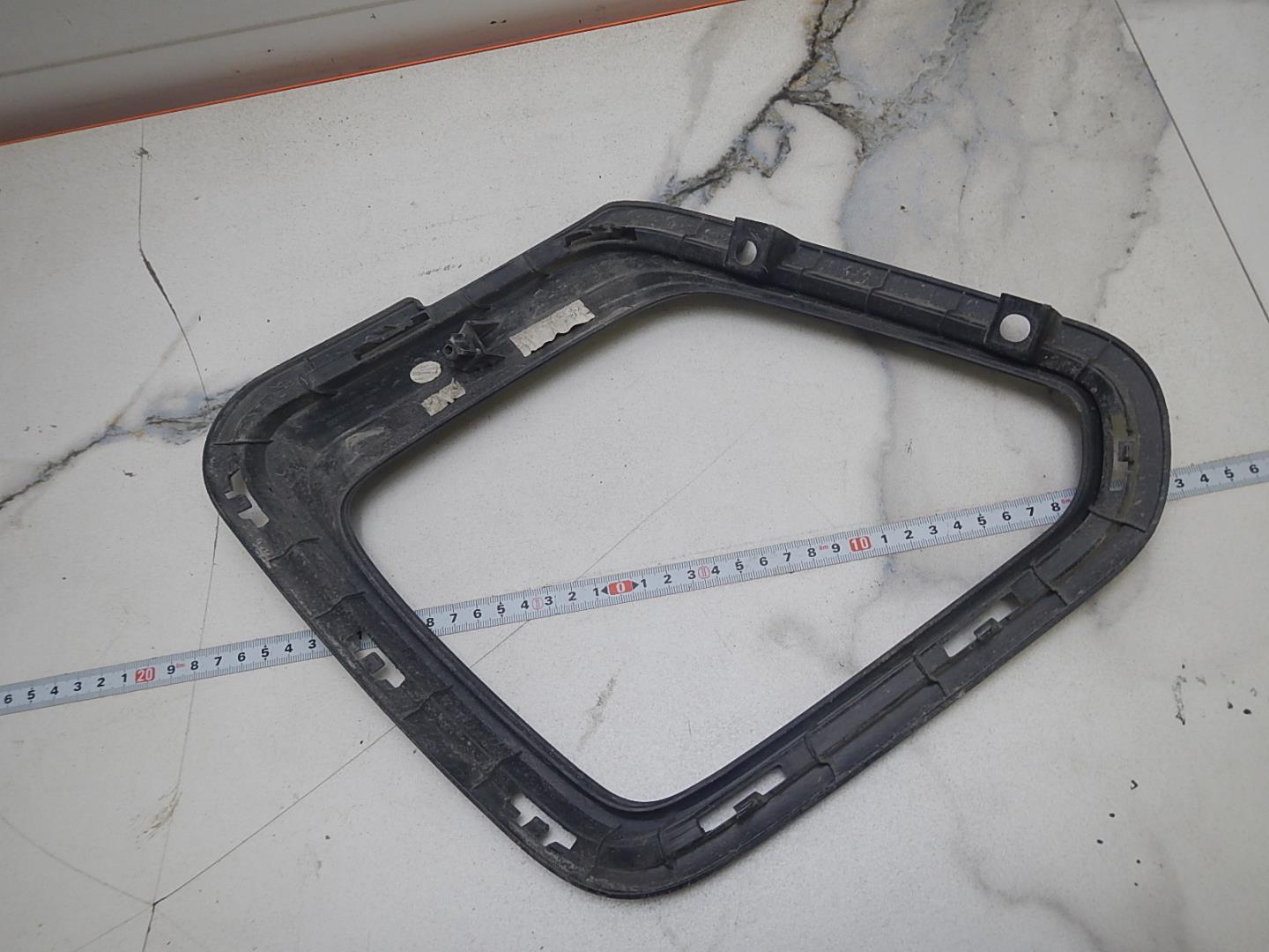 Рамка противотуманной фары правой