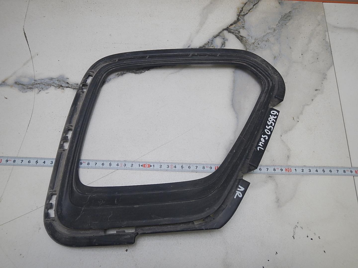 Рамка противотуманной фары правой