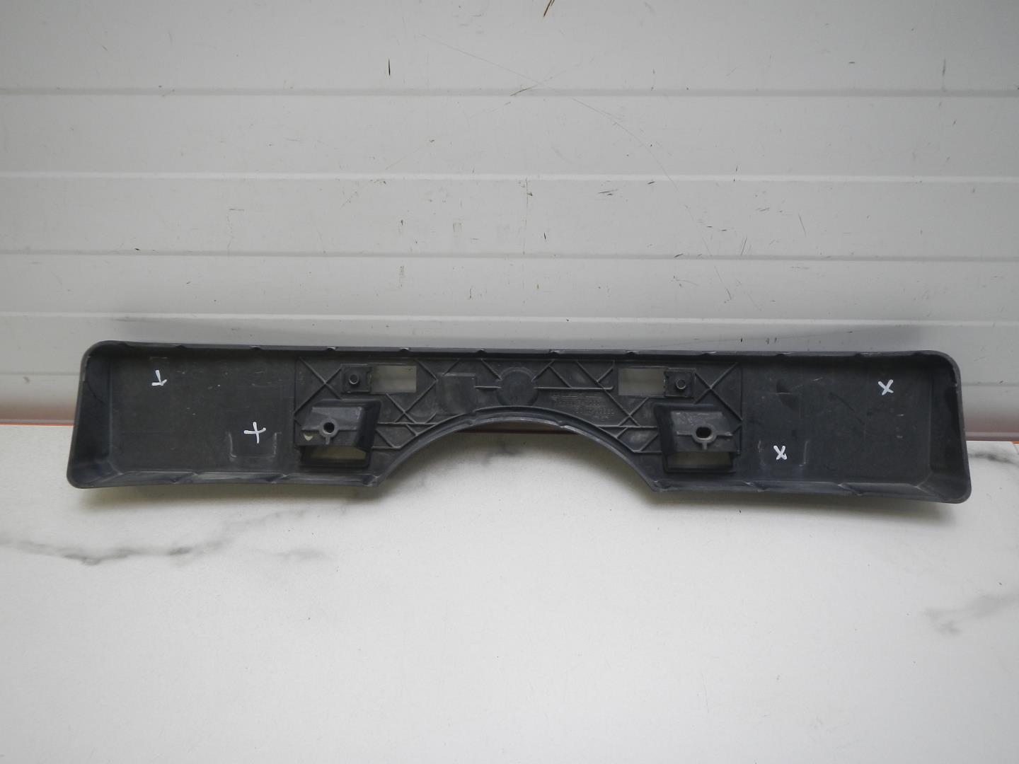 Накладка переднего бампера под номер