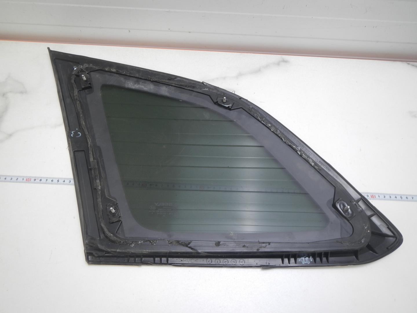 Стекло кузовное глухое правое