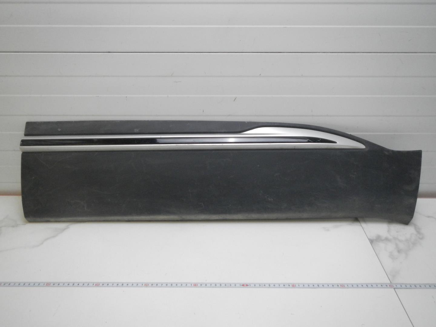 Молдинг передней правой двери