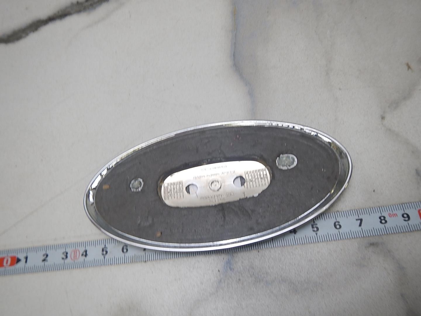 Эмблема на крышку багажника