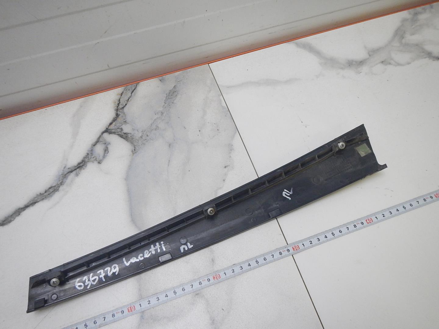 Накладка двери передней левой