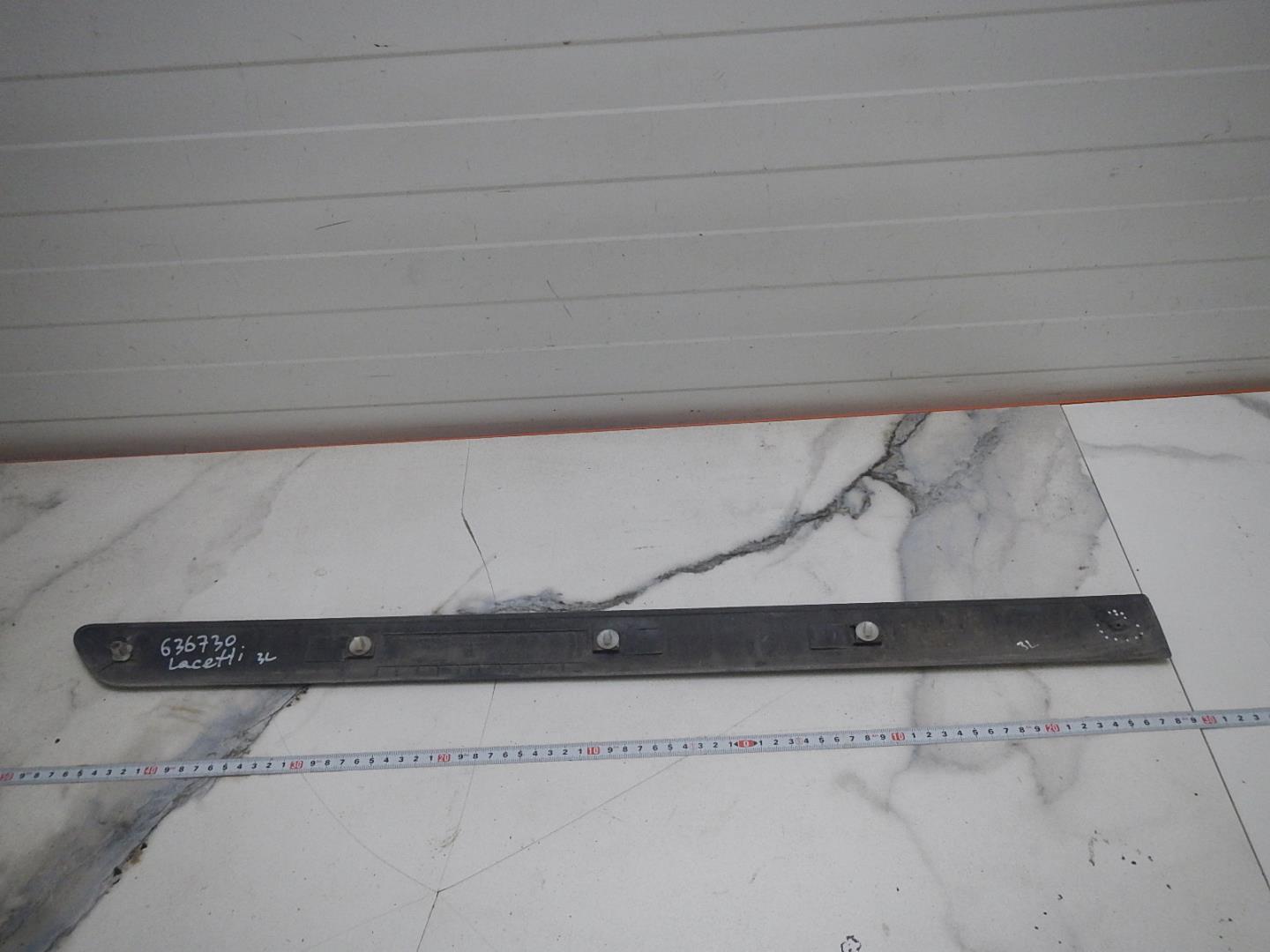 Молдинг задней левой двери