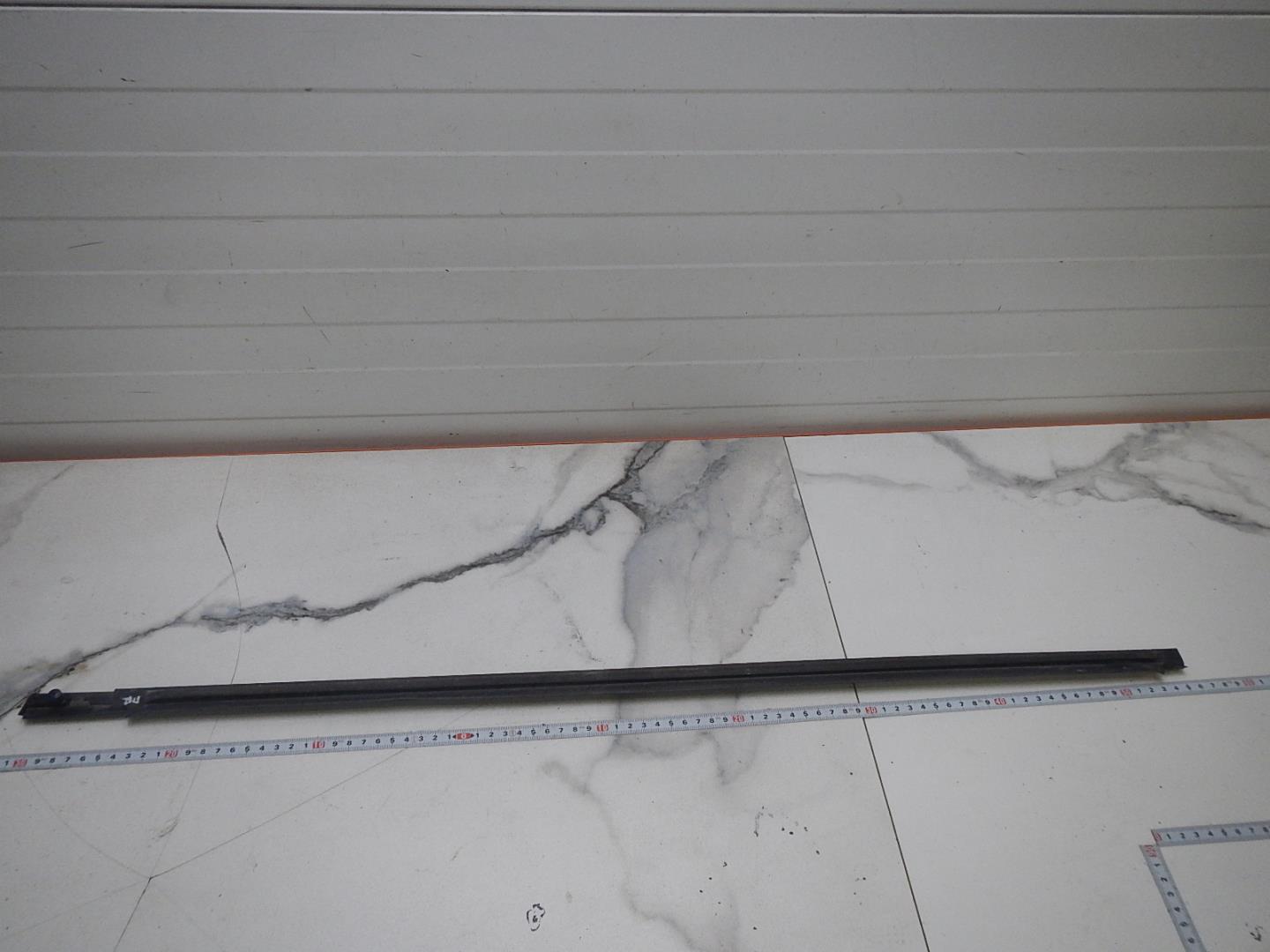 Накладка стекла переднего правого