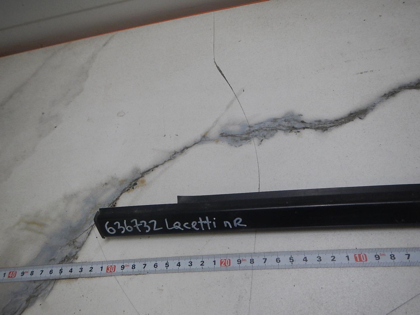 Накладка стекла переднего правого