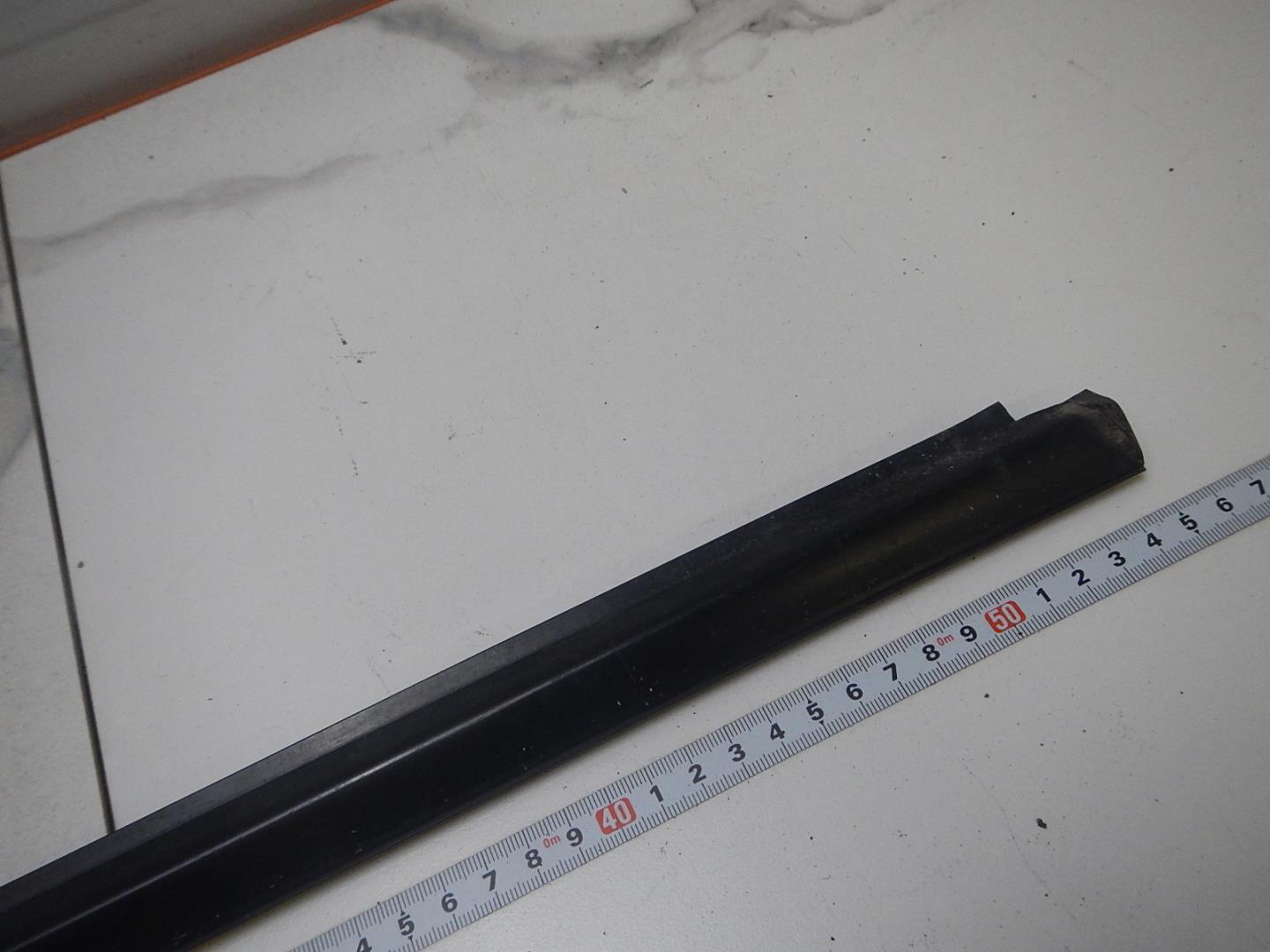 Накладка стекла переднего правого