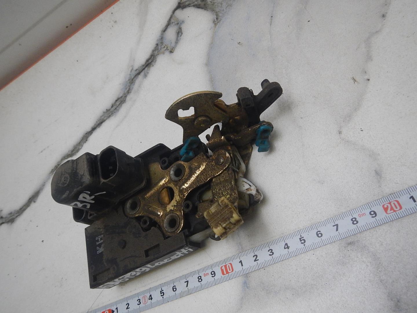 Замок двери задней правой