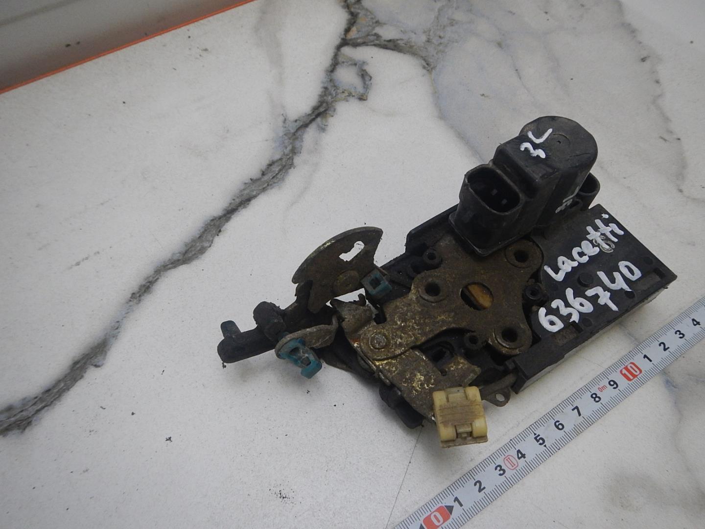 Замок двери задней левой