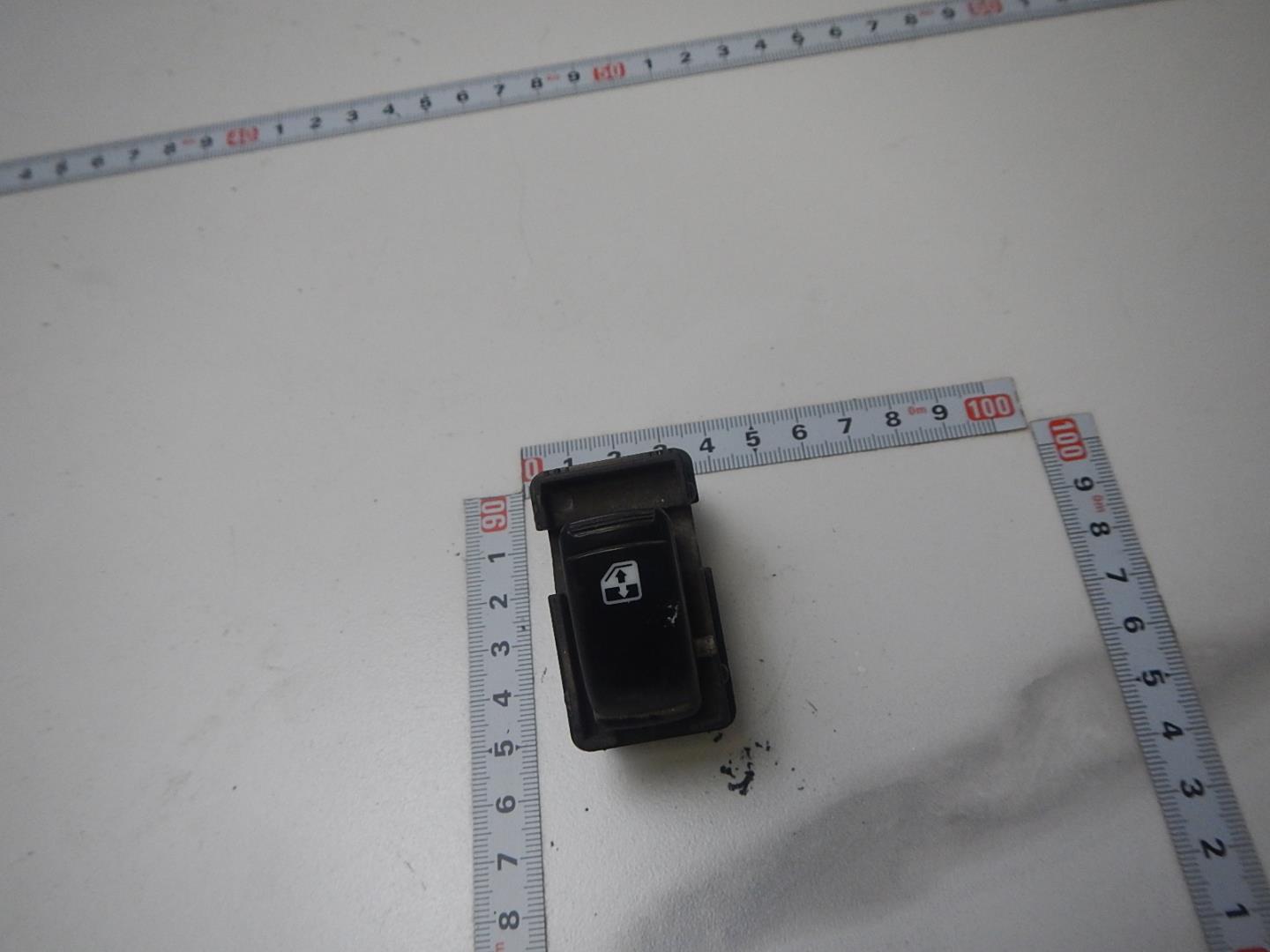 Кнопка стеклоподъемника