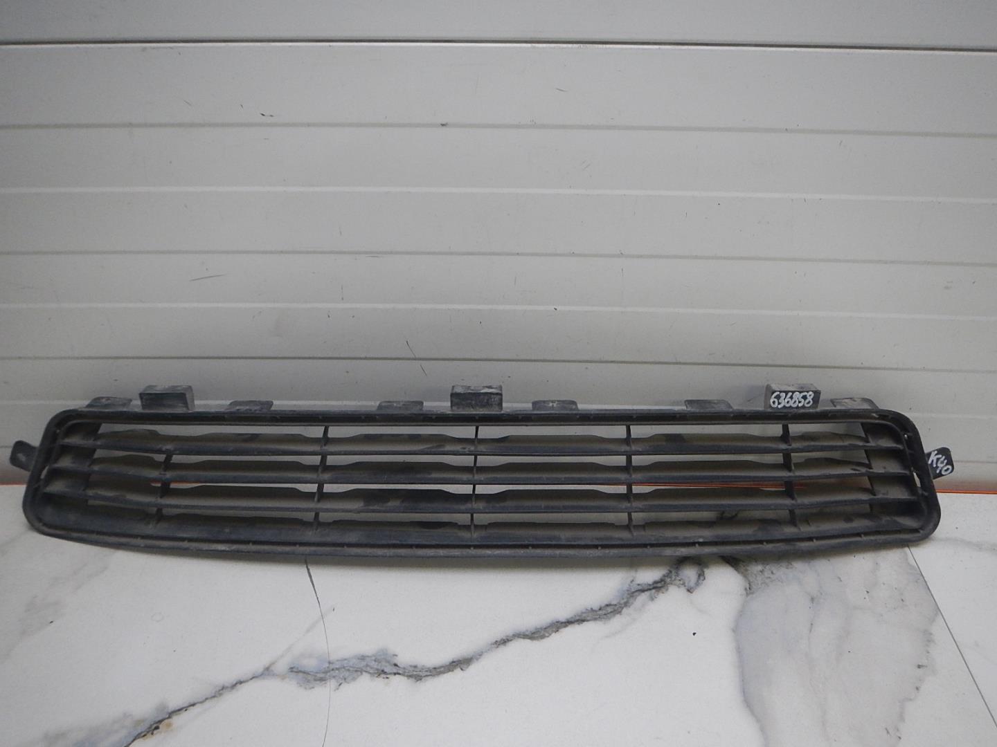 Решетка в бампер центральная