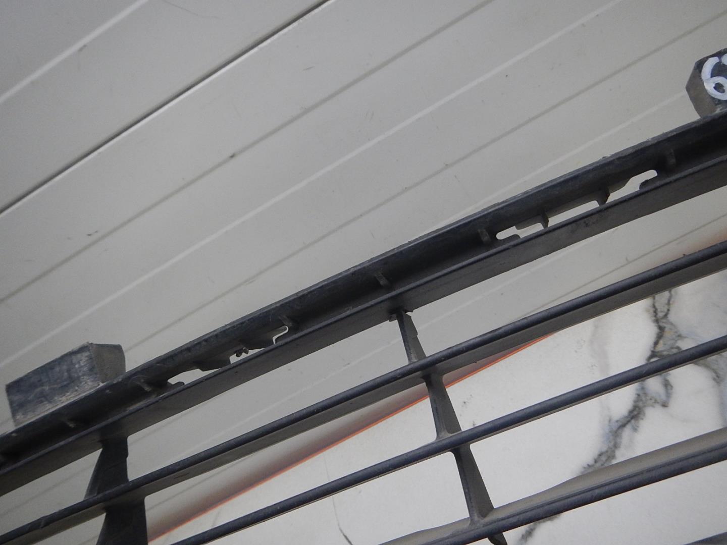 Решетка в бампер центральная