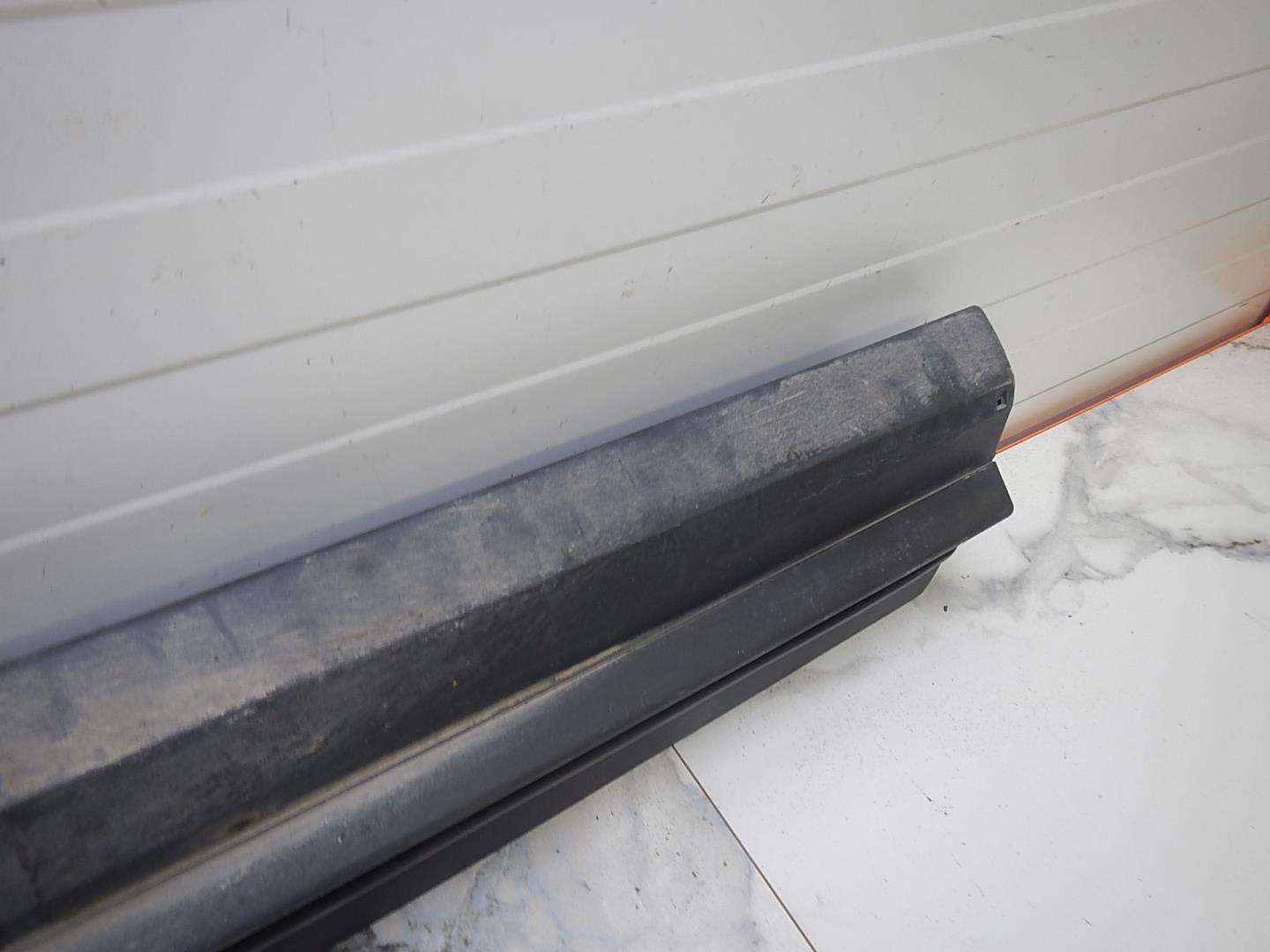 Молдинг передней правой двери