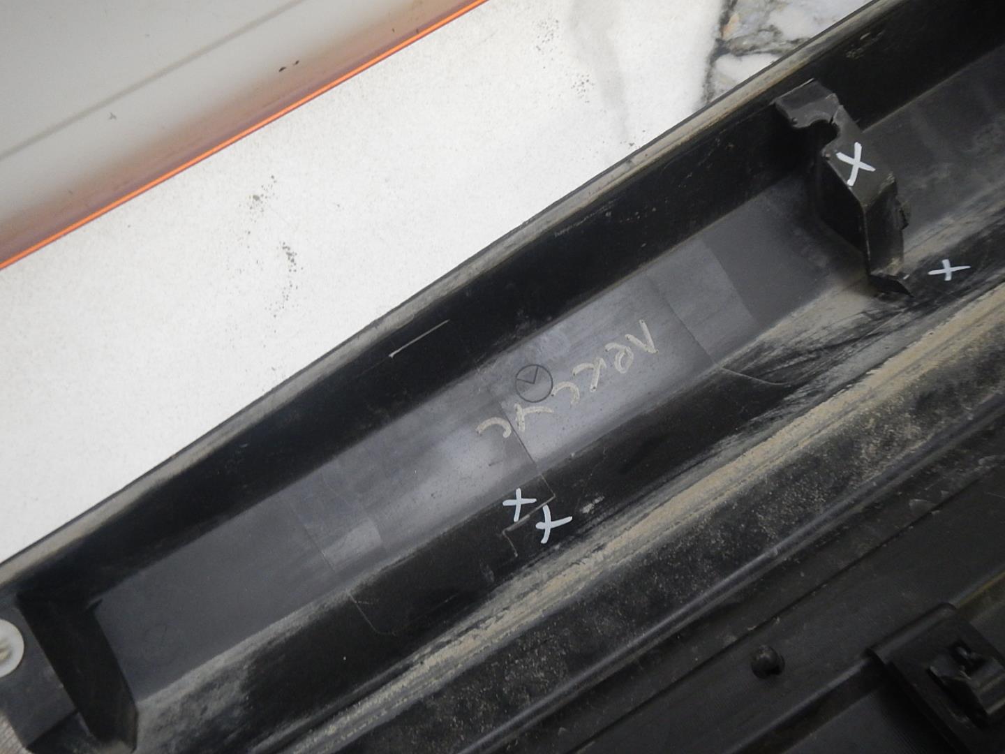 Молдинг передней правой двери