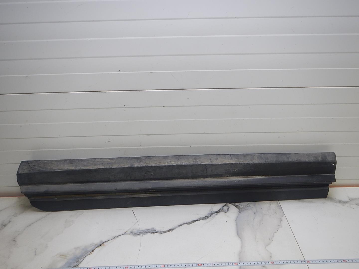 Молдинг передней правой двери