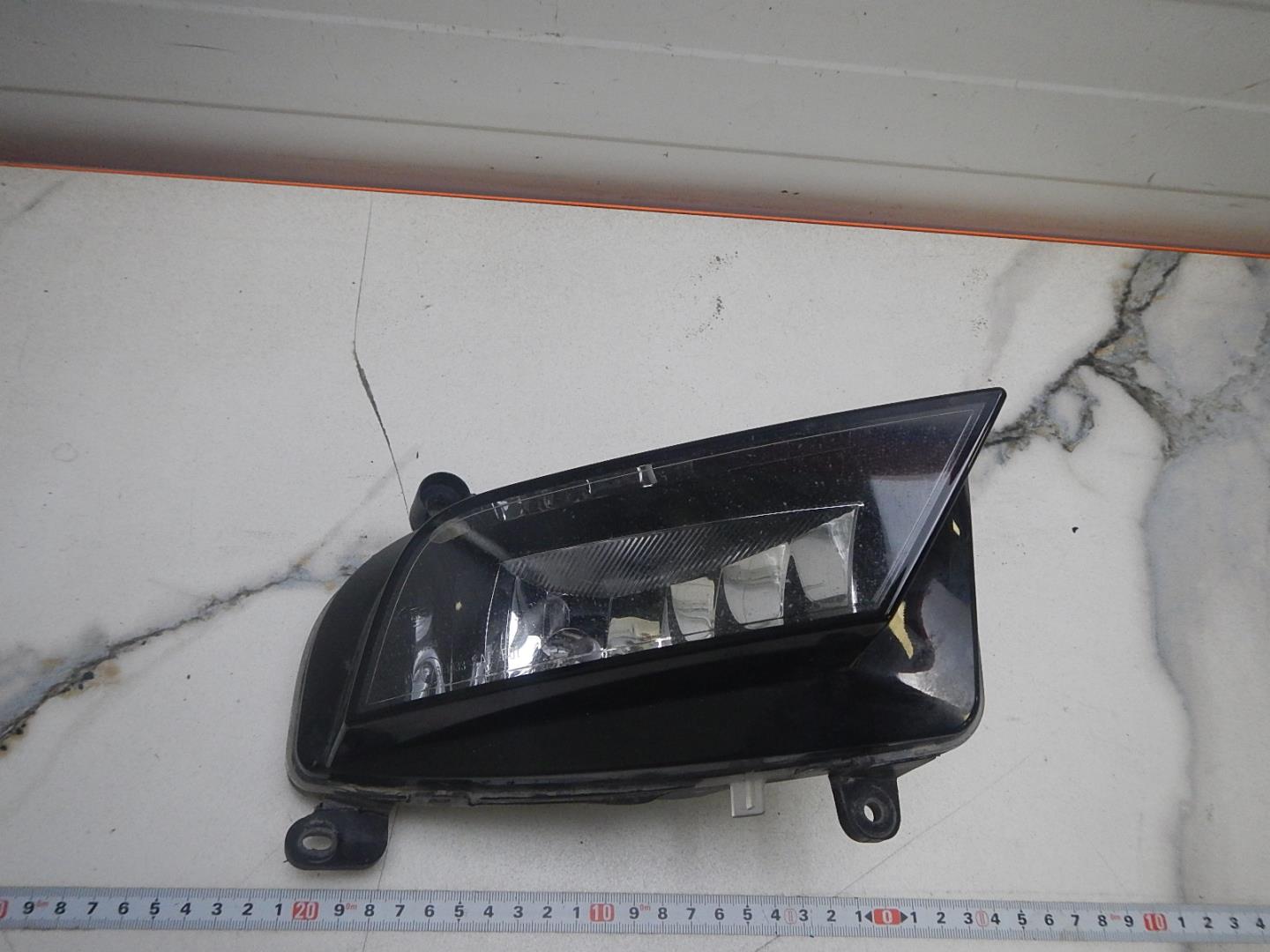 Фара противотуманная правая