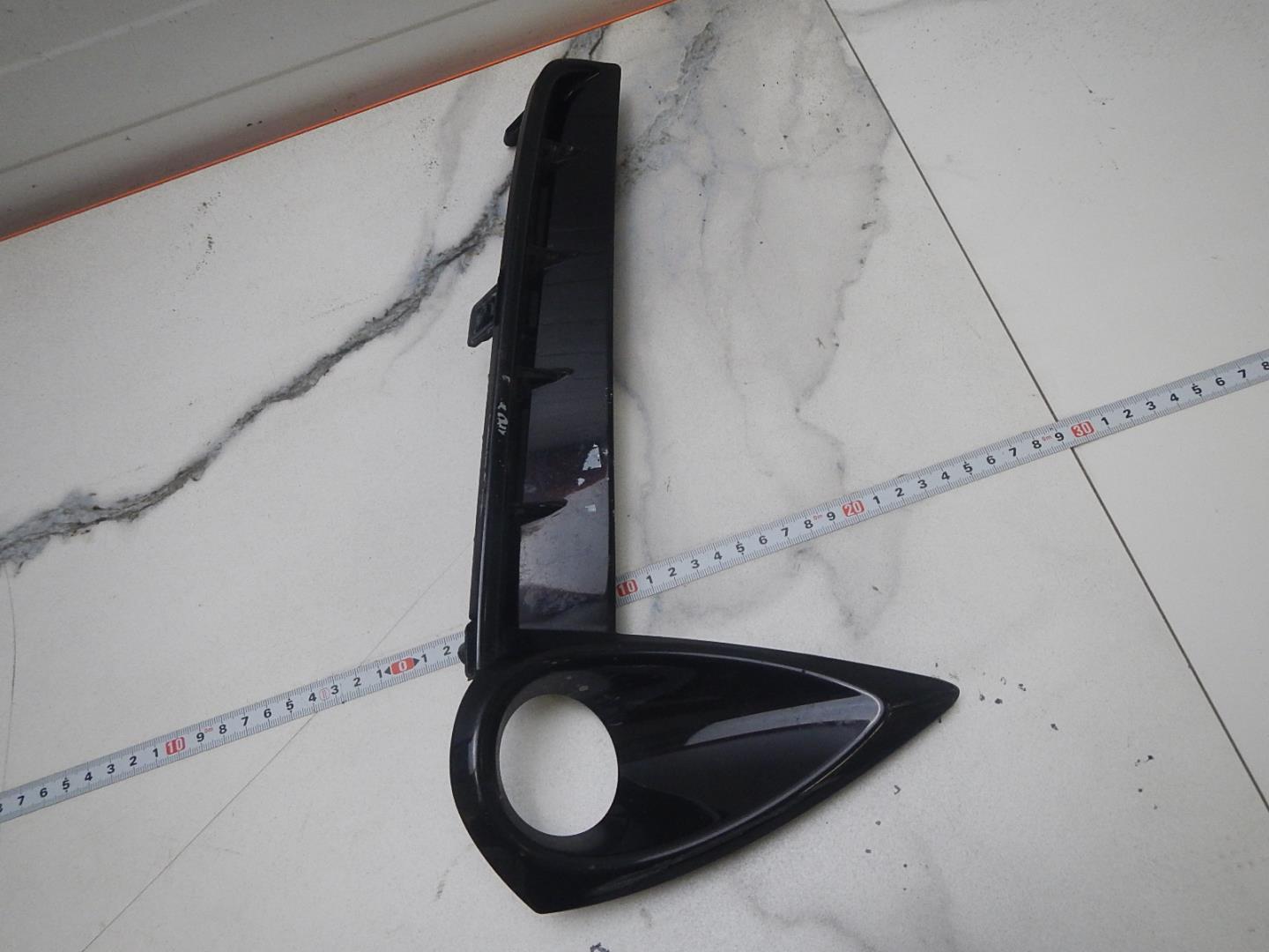 Решетка в бампер правая