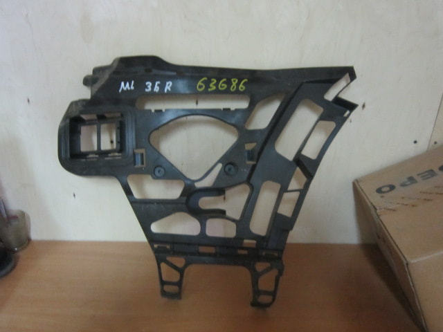 Кронштейн заднего бампера правый