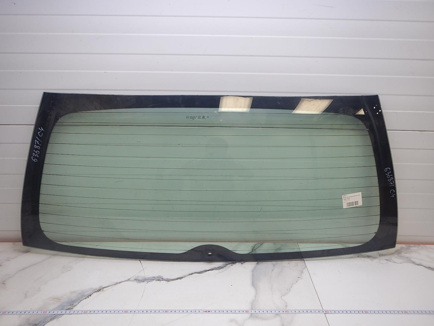 Стекло двери багажника