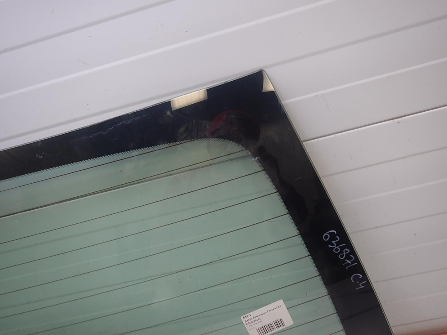 Стекло двери багажника