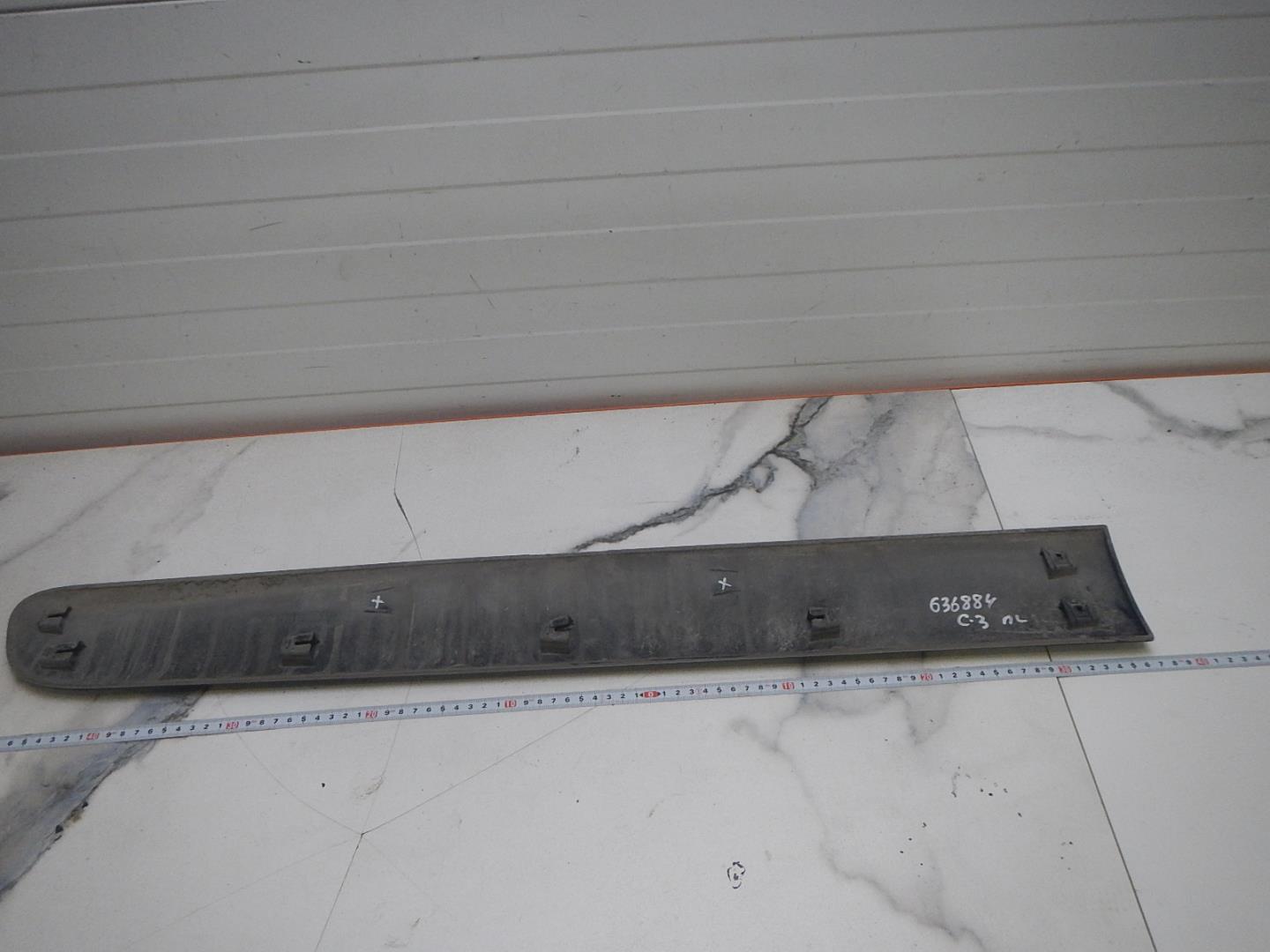 Молдинг передней левой двери