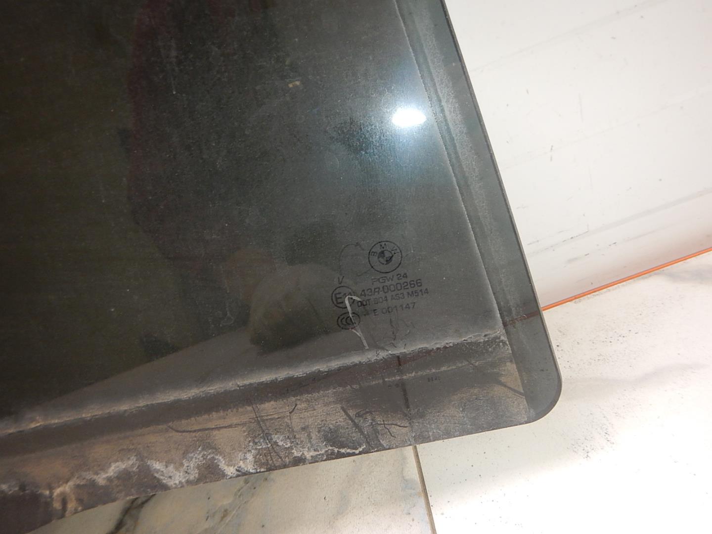 Стекло двери задней правой