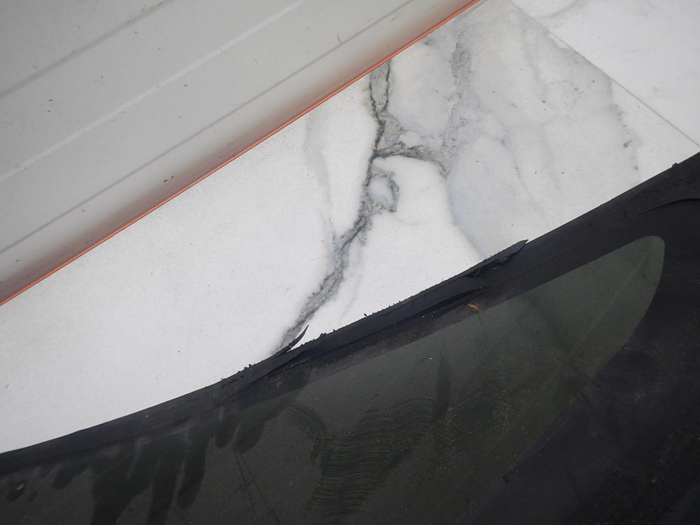 Стекло двери задней правой (форточка)