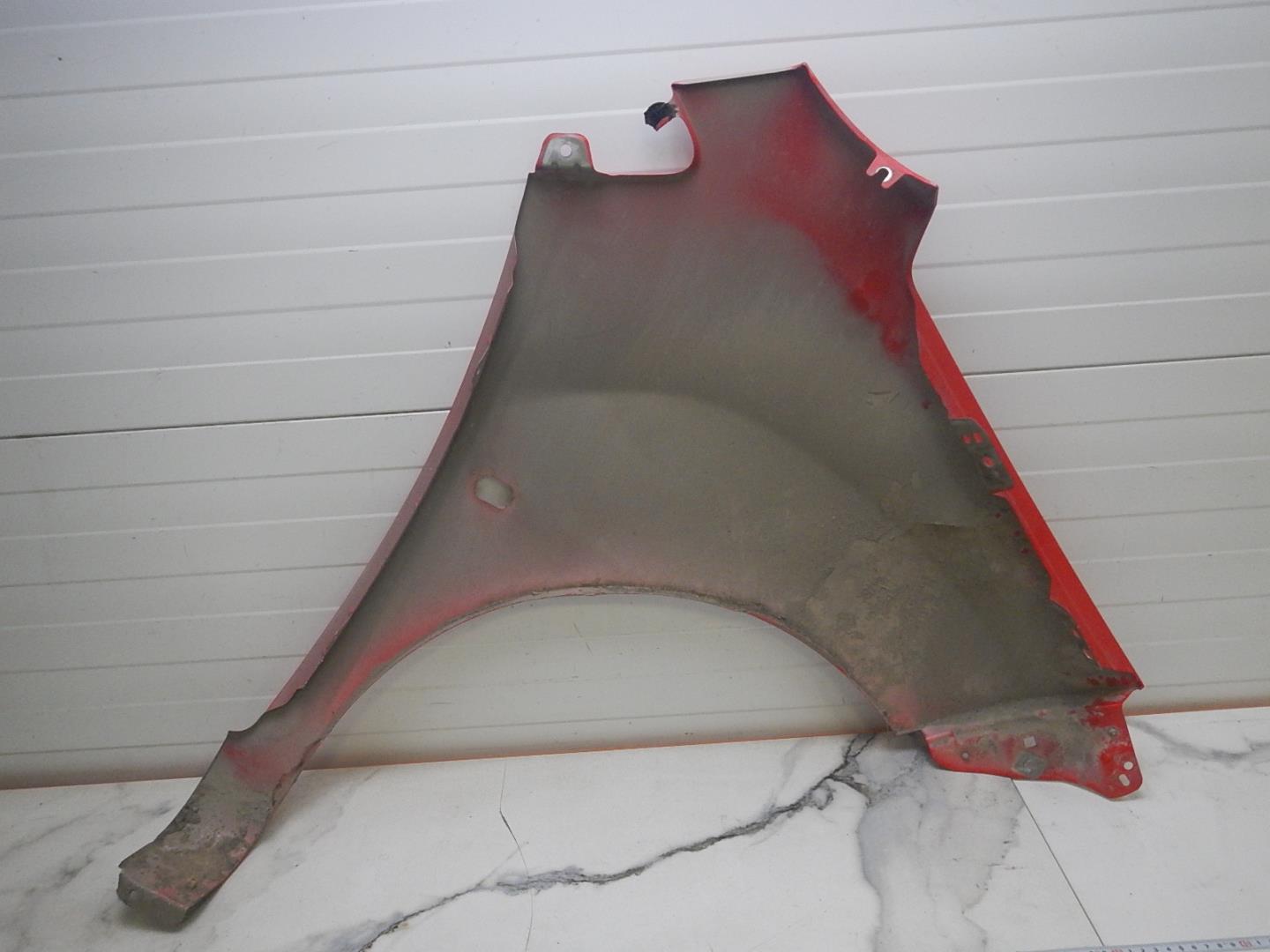 Крыло переднее левое