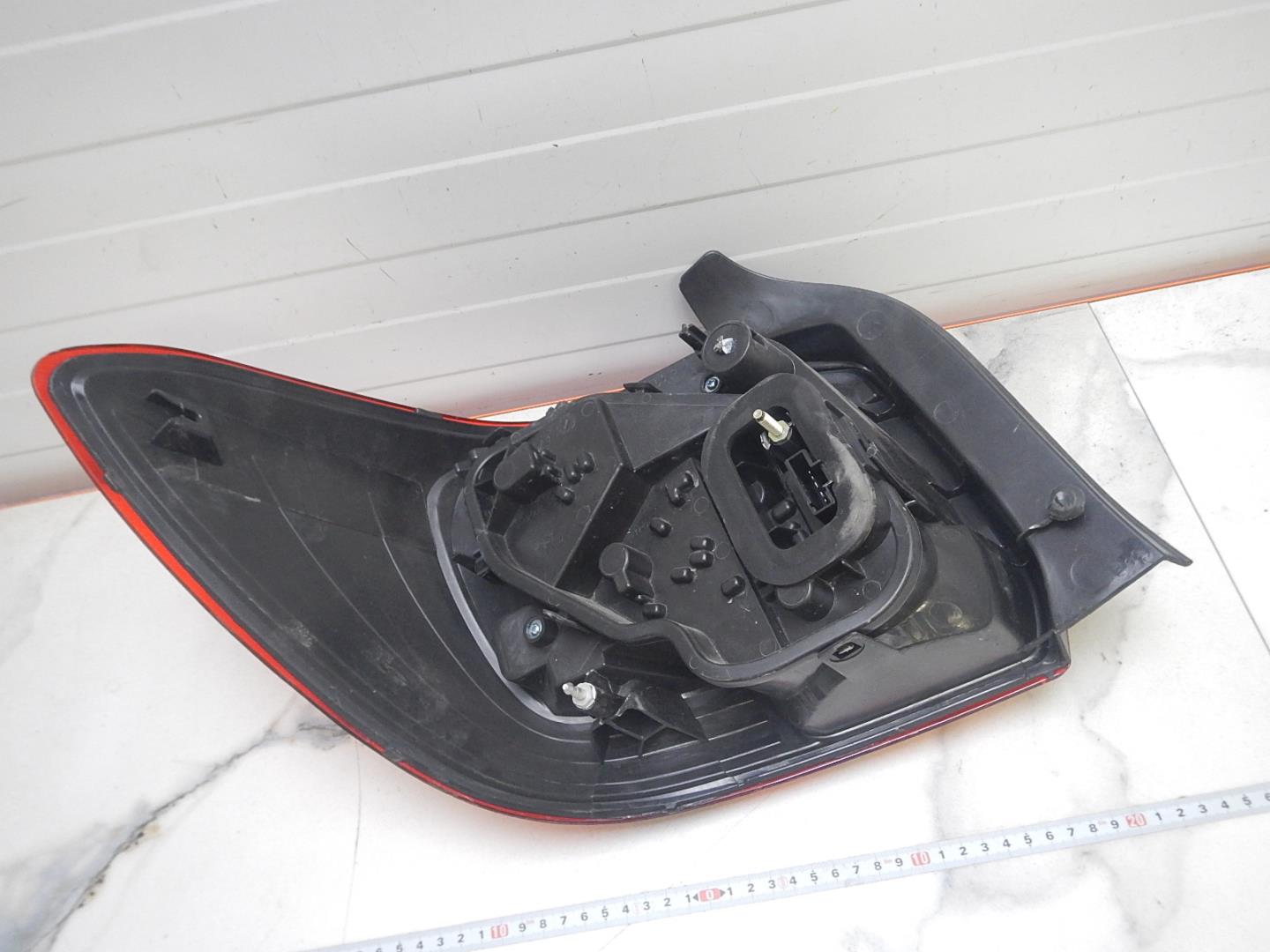 Фонарь задний правый