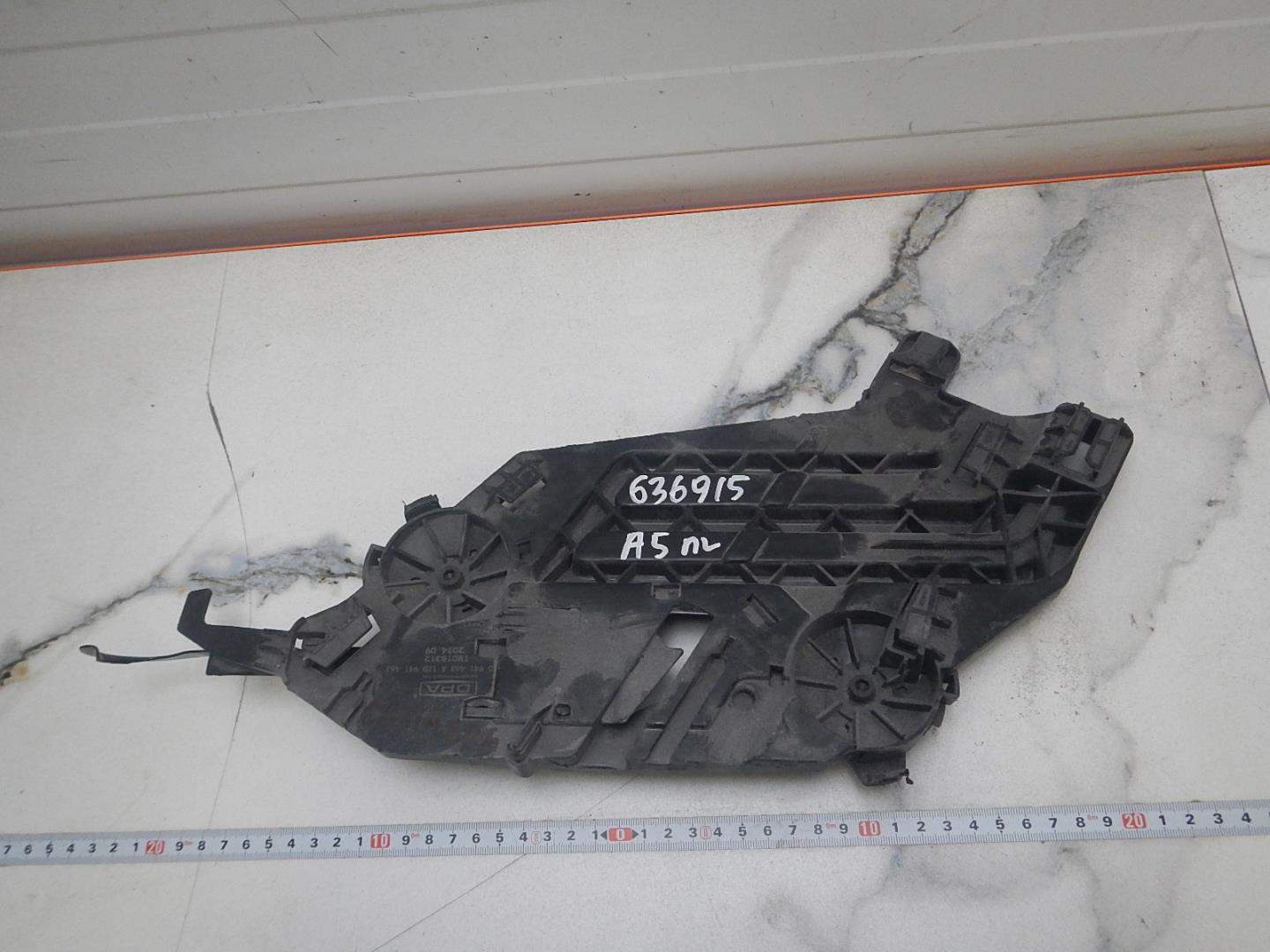 Кронштейн фар левый