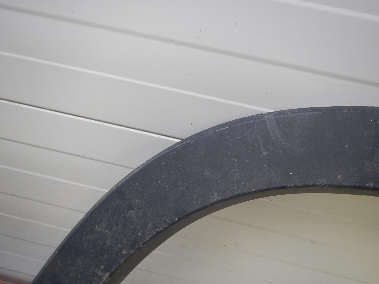 Молдинг задней левой двери