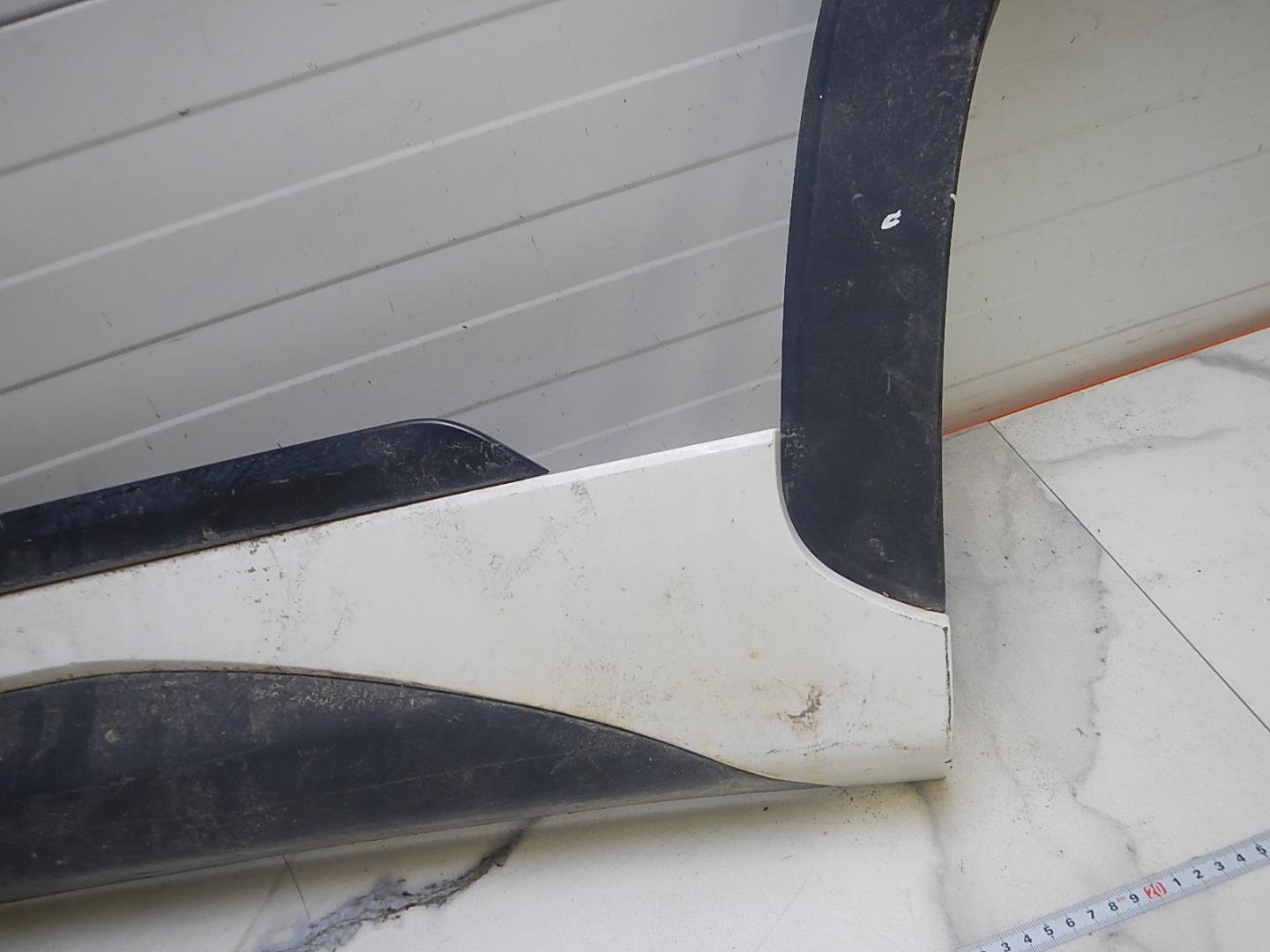 Молдинг задней левой двери