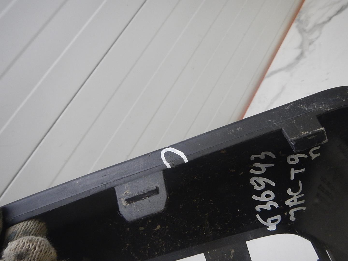 Накладка переднего бампера левая