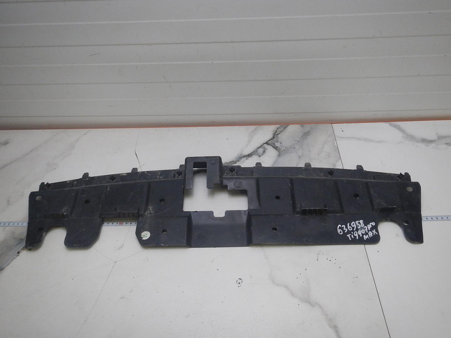 Кожух замка капота