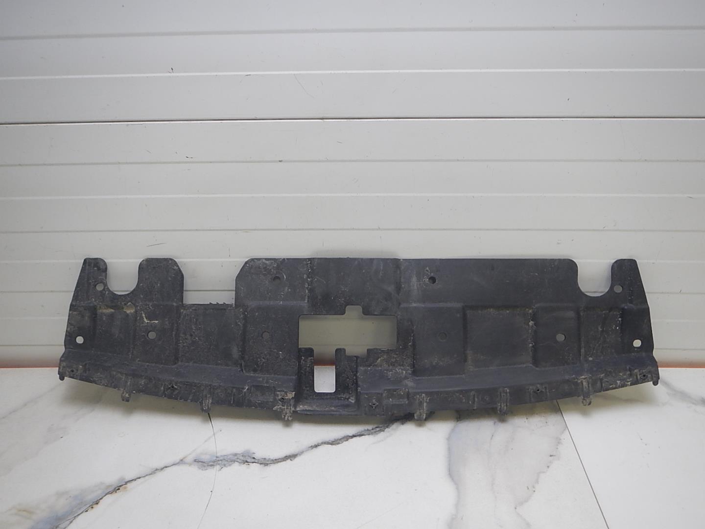 Кожух замка капота