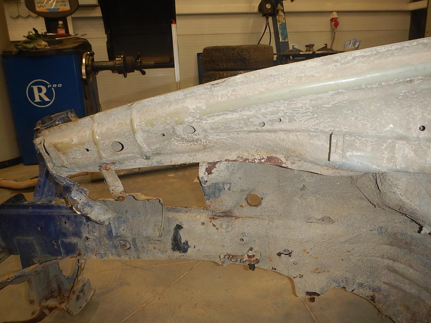 Лонжерон передний левый