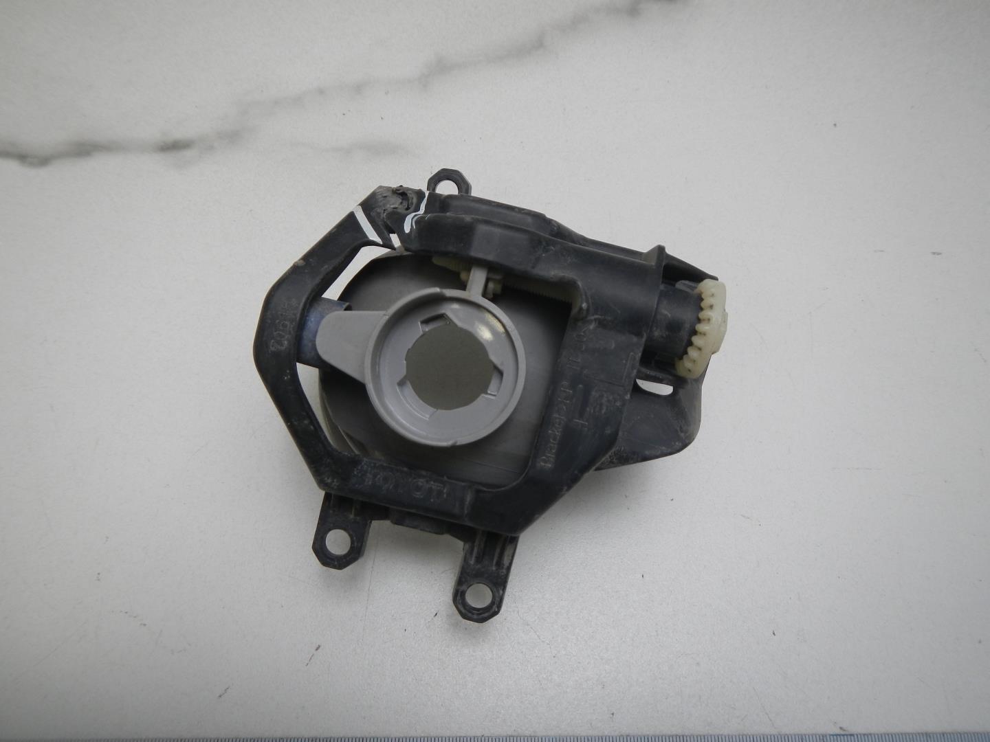 Фара противотуманная левая