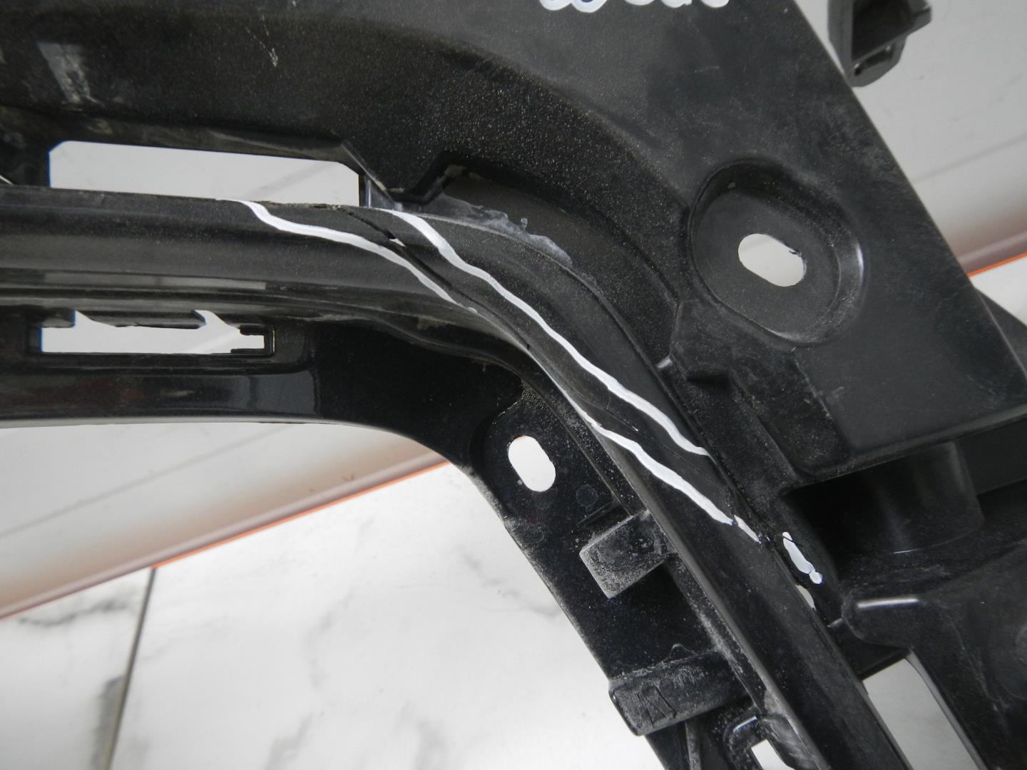 Кронштейн решетки радиатора