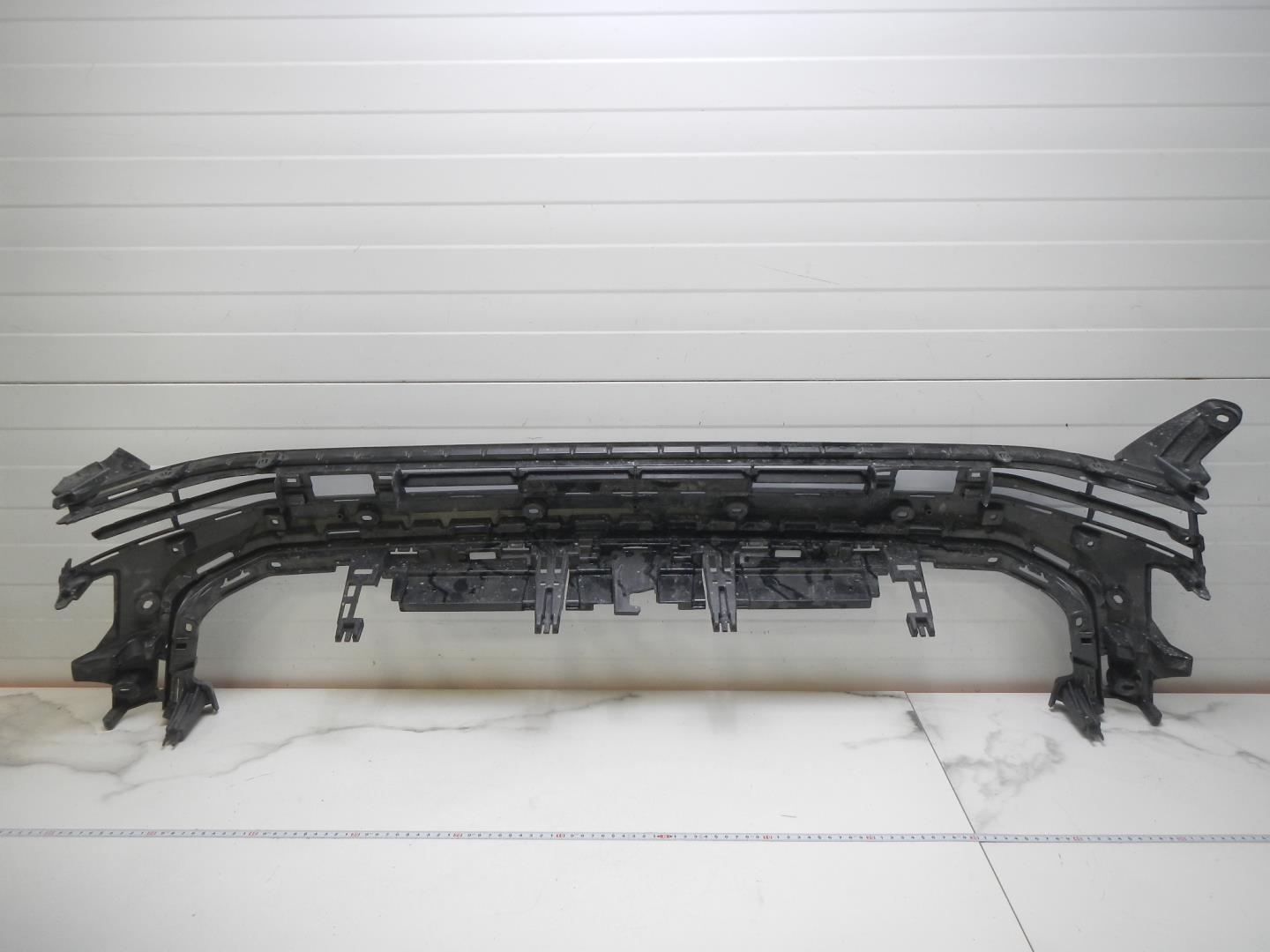 Кронштейн решетки радиатора