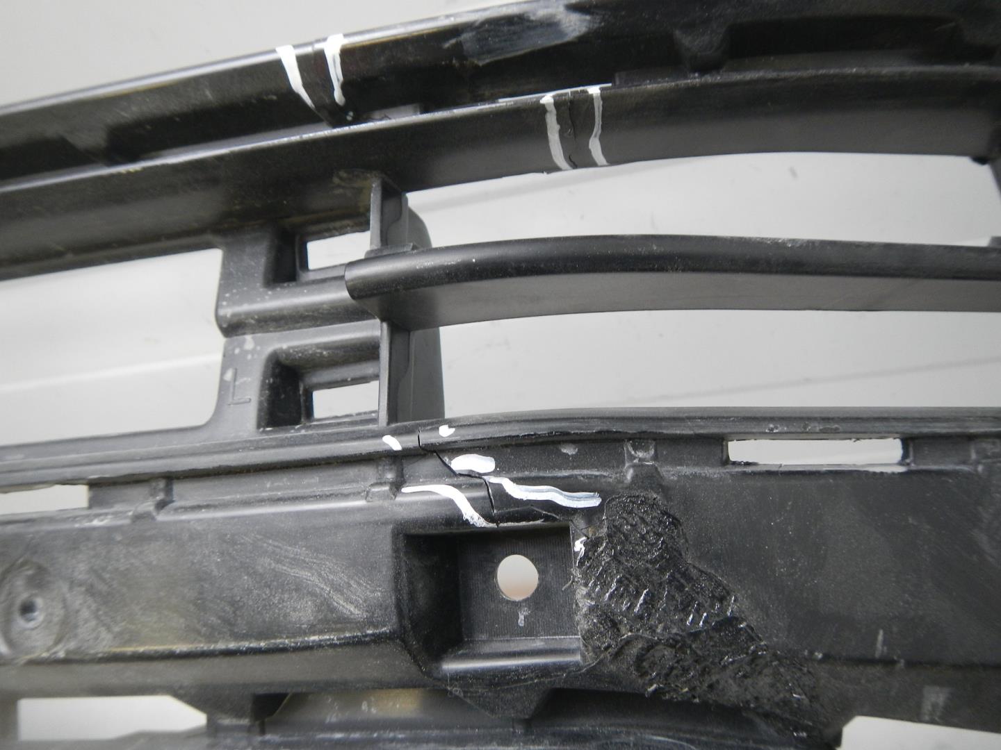 Кронштейн решетки радиатора