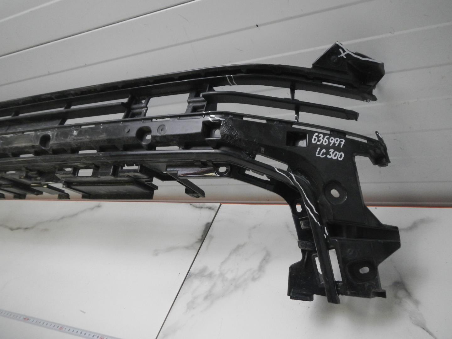 Кронштейн решетки радиатора