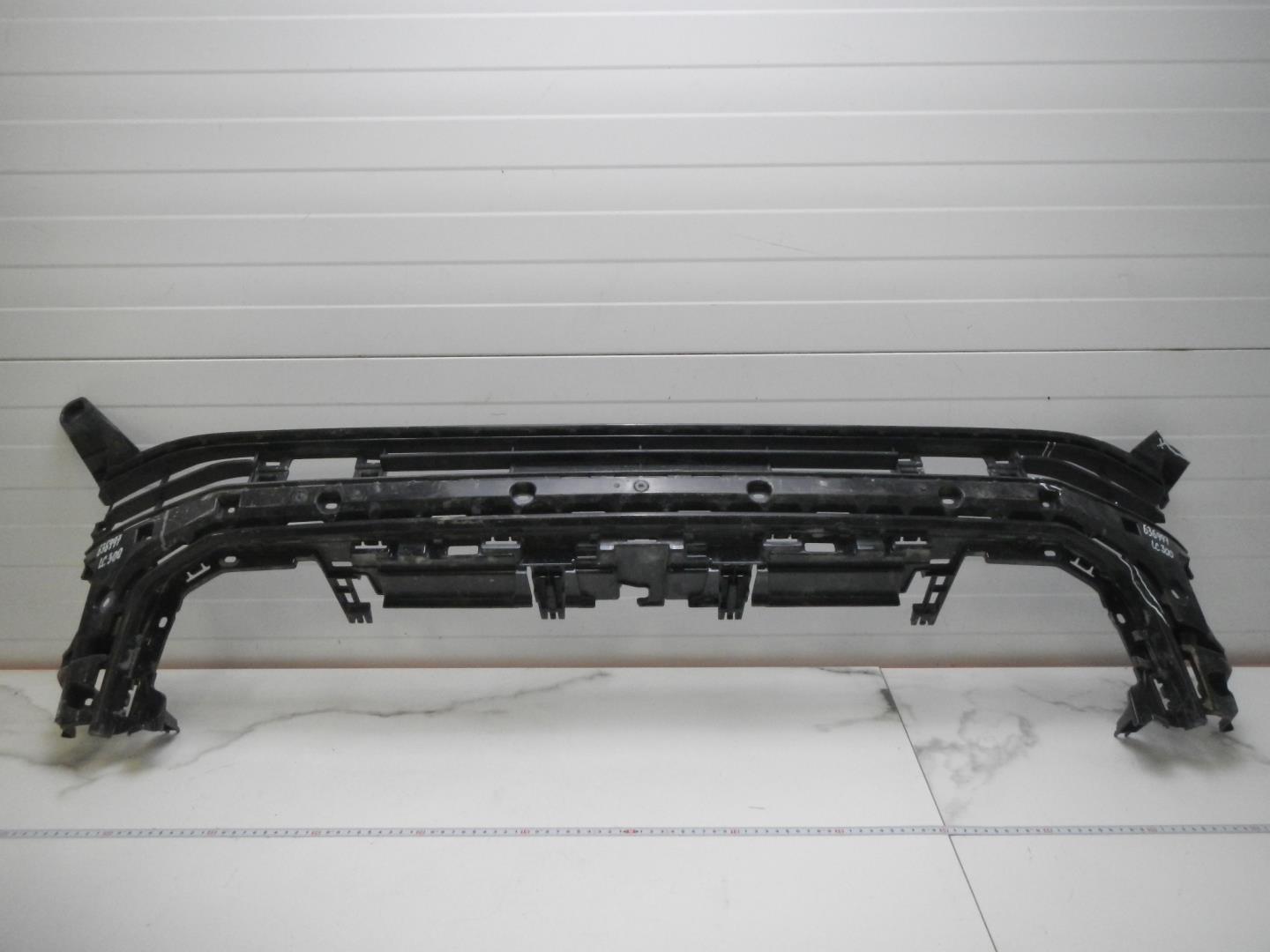 Кронштейн решетки радиатора