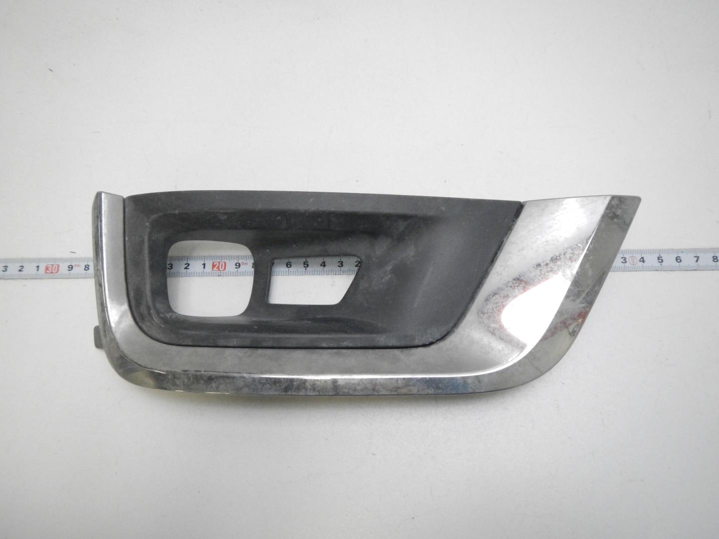 Рамка противотуманной фары правой