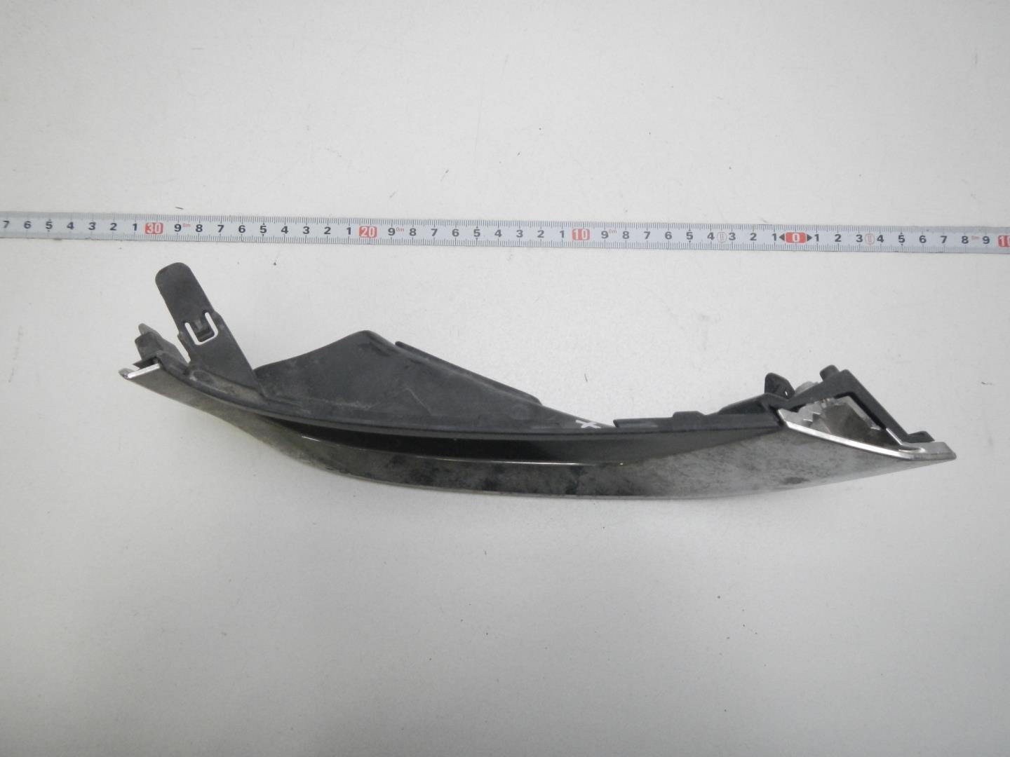 Рамка противотуманной фары правой